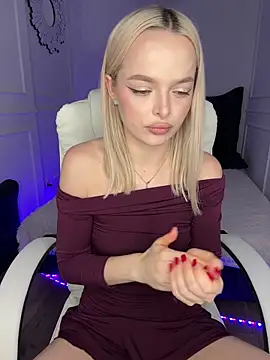 Snapshot of horny_blondiee chatting on December 15, 2025, 3:18 pm horny blondiee online show from December 15, 2025, 3:18 pm