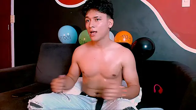 LiamEvans 0 online show from March 10, 2025, 5:07 pm