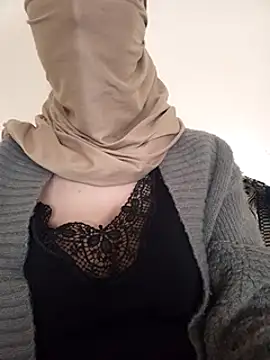 Liliiiblow online show from December 25, 2024, 3:28 pm