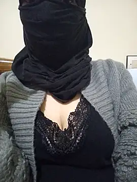 Liliiiblow online show from December 17, 2024, 6:09 pm