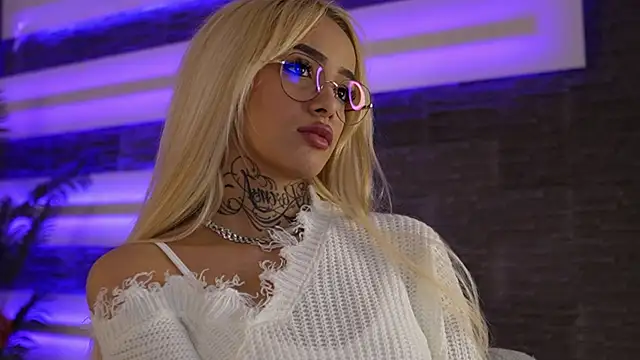 Snapshot of blondie_muller chatting on November 19, 2025, 9:26 pm blondie muller online show from November 19, 2025, 9:26 pm