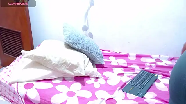 Snapshot of ZuryFerrari chatting on November 21, 2025, 3:33 pm ZuryFerrari online show from November 21, 2025, 3:33 pm