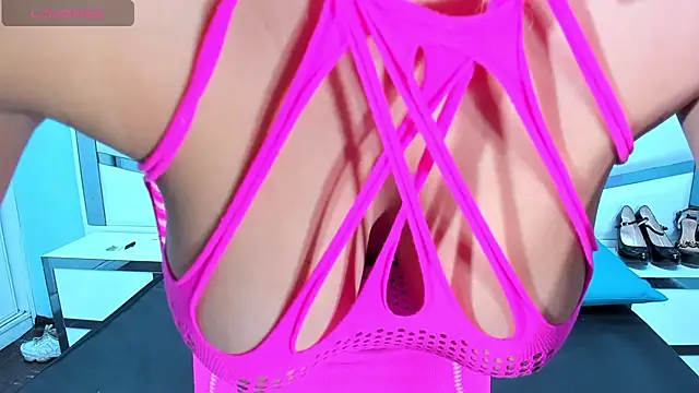 Lucy White   online show from December 5, 2025, 8:50 pm