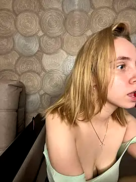 Snapshot of Kitty_Katrine chatting on October 28, 2025, 12:04 pm Kitty Katrine online show from October 28, 2025, 12:04 pm