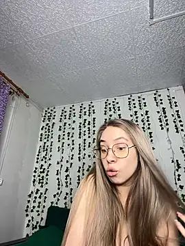 Snapshot of Kitty_Katrine chatting on February 25, 2025, 6:33 pm Kitty Katrine online show from February 25, 2025, 6:33 pm