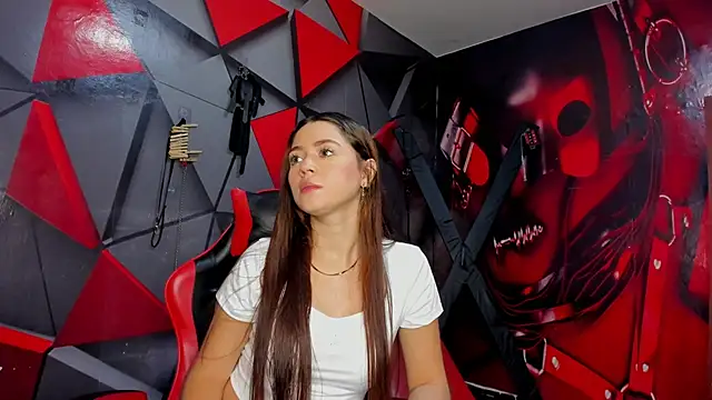 Hana and Zeta online show from November 5, 2025, 12:19 pm