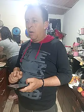 Snapshot of ZuriandAlex chatting on October 8, 2025, 5:20 am ZuriandAlex online show from October 8, 2025, 5:20 am