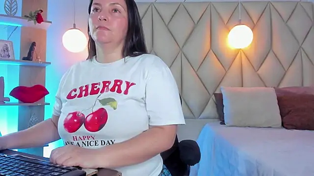 angelswets online show from May 15, 2026, 1:42 pm