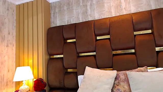 Snapshot of VanessaGlenn chatting on November 15, 2025, 8:13 pm VanessaGlenn online show from November 15, 2025, 8:13 pm