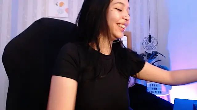 Snapshot of pettit_courtny chatting on November 11, 2025, 9:20 pm pettit courtny online show from November 11, 2025, 9:20 pm