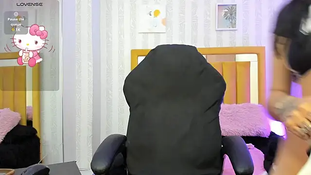 Snapshot of pettit_courtny chatting on September 23, 2025, 11:12 pm pettit courtny online show from September 23, 2025, 11:12 pm