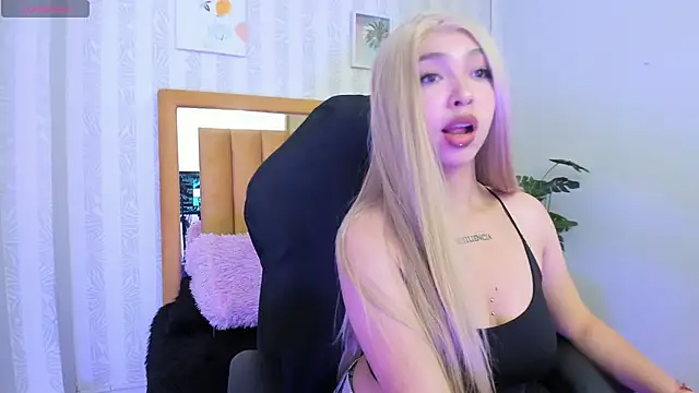 Snapshot of pettit_courtny chatting on October 13, 2025, 8:10 pm pettit courtny online show from October 13, 2025, 8:10 pm