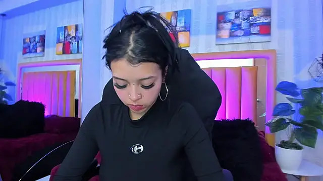 Snapshot of pettit_courtny chatting on December 4, 2025, 8:08 pm pettit courtny online show from December 4, 2025, 8:08 pm