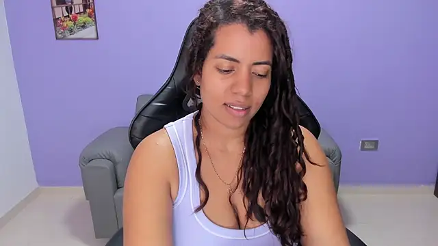 boomsar01 online show from September 9, 2025, 2:54 am