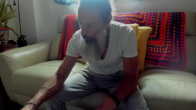 mindphu k online show from April 18, 2026, 8:42 pm