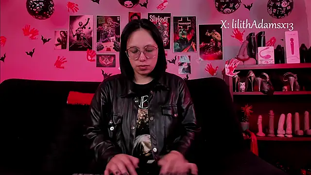 Snapshot of lilith-deveraux chatting on November 5, 2025, 1:25 pm lilith-deveraux online show from November 5, 2025, 1:25 pm