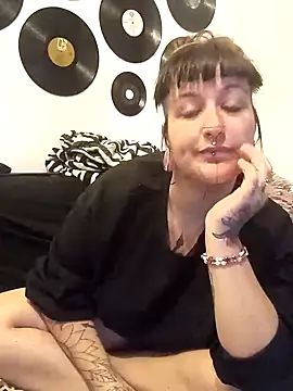 SweetPivoinee online show from December 5, 2024, 6:28 pm