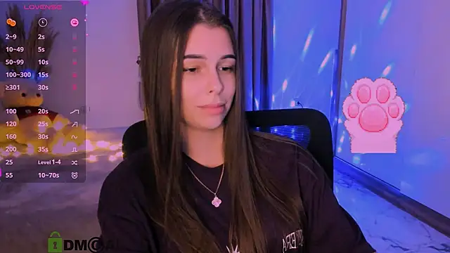 Snapshot of heiley_meow chatting on October 21, 2025, 9:14 pm heiley meow online show from October 21, 2025, 9:14 pm