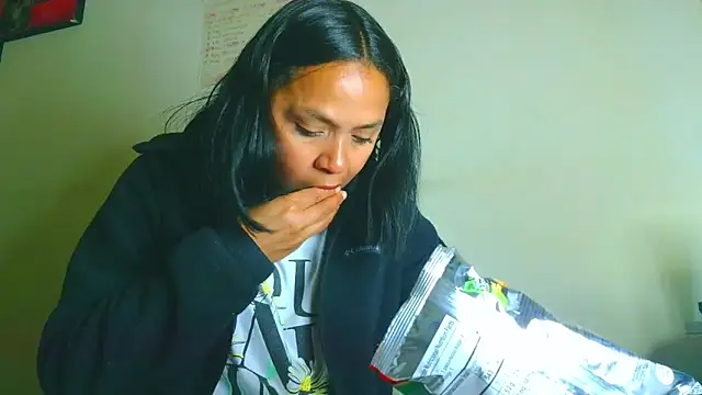 Snapshot of Samary_thomas chatting on June 6, 2026, 2:28 am Samary thomas online show from June 6, 2026, 2:28 am