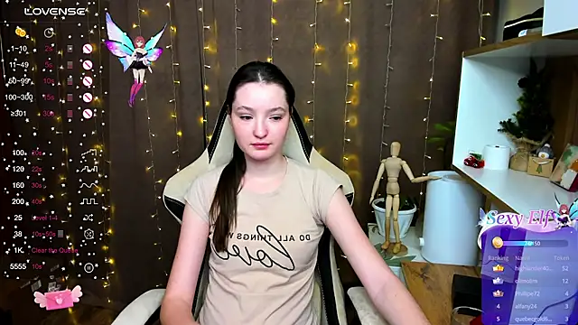 Fairyy Moon online show from December 26, 2024, 6:01 pm