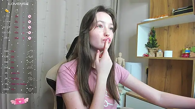 Fairyy Moon online show from January 24, 2025, 4:39 pm