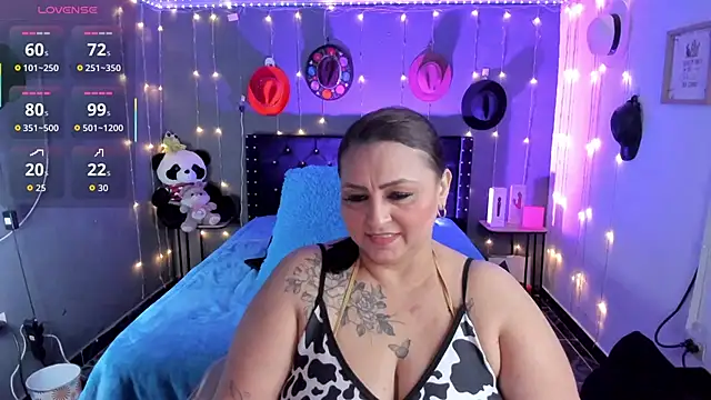 Ivonnee   online show from November 30, 2025, 12:00 am