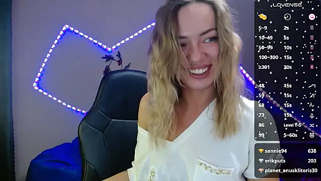 Snapshot of Daria_Spring chatting on February 18, 2025, 8:47 pm Daria Spring online show from February 18, 2025, 8:47 pm