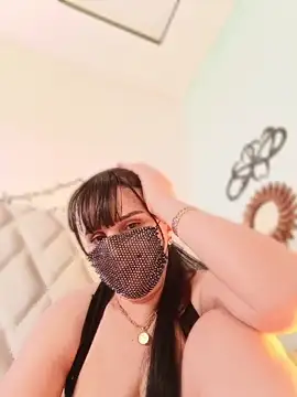 Snapshot of Lina_lolo chatting on April 27, 2026, 8:29 pm Lina lolo online show from April 27, 2026, 8:29 pm