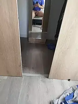 xxierra online show from October 28, 2025, 3:44 pm