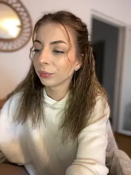 Mia Ethan online show from November 11, 2025, 10:21 am