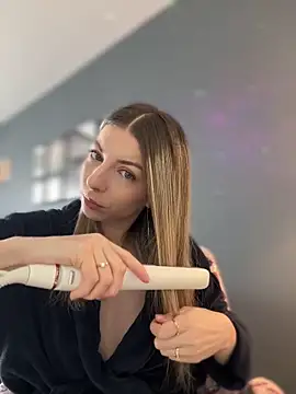 Mia Ethan online show from April 4, 2026, 5:36 am