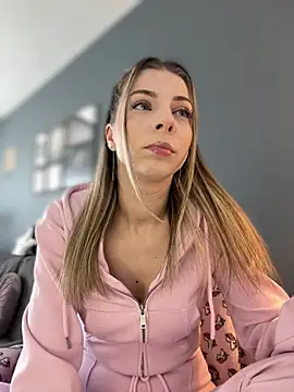 Mia Ethan online show from March 10, 2026, 8:51 am