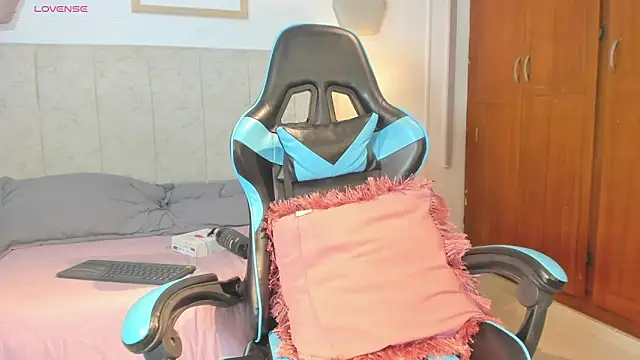  maria foxx  online show from April 10, 2026, 4:47 pm