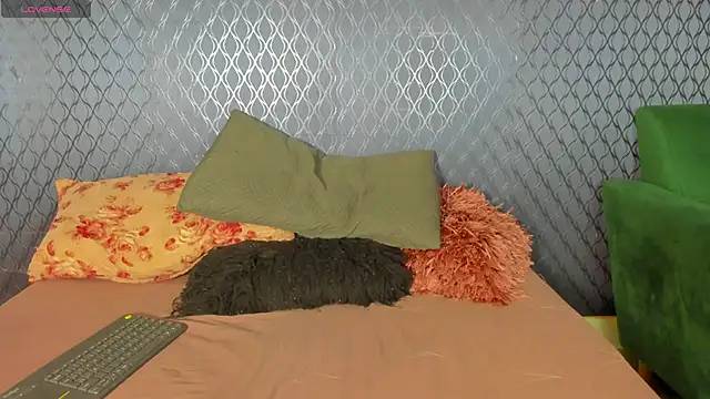  maria foxx  online show from November 21, 2025, 6:29 pm