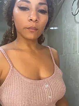 Snapshot of SofiaLaurents chatting on March 15, 2025, 2:03 am SofiaLaurents online show from March 15, 2025, 2:03 am