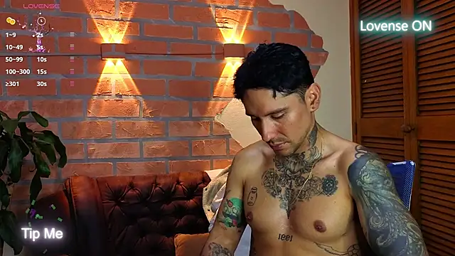 Snapshot of Dylanstonne chatting on November 4, 2025, 9:29 pm Dylanstonne online show from November 4, 2025, 9:29 pm