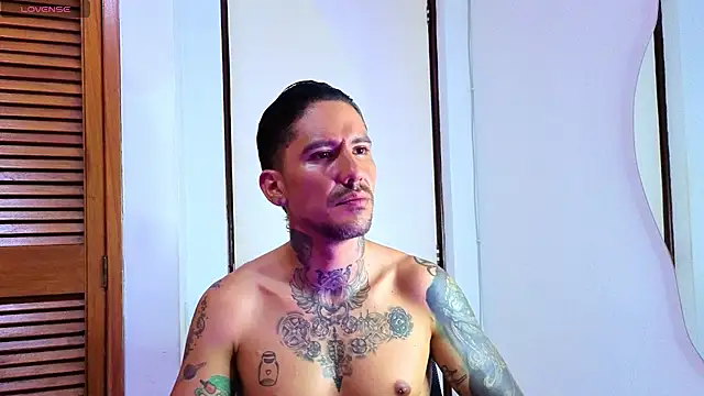 Snapshot of Dylanstonne chatting on November 20, 2025, 9:15 pm Dylanstonne online show from November 20, 2025, 9:15 pm