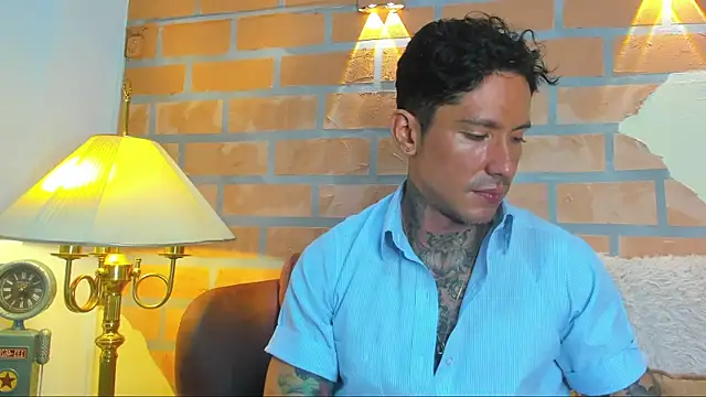 Snapshot of Dylanstonne chatting on March 4, 2025, 10:16 pm Dylanstonne online show from March 4, 2025, 10:16 pm