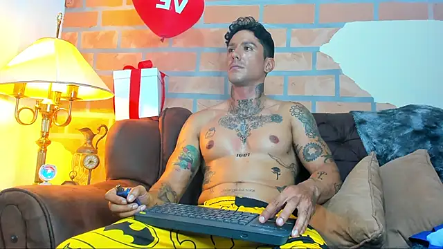 Snapshot of Dylanstonne chatting on February 9, 2025, 12:06 am Dylanstonne online show from February 9, 2025, 12:06 am