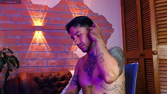 Snapshot of Dylanstonne chatting on November 7, 2025, 9:08 pm Dylanstonne online show from November 7, 2025, 9:08 pm