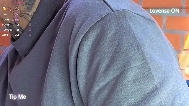 Snapshot of Dylanstonne chatting on November 2, 2025, 6:24 pm Dylanstonne online show from November 2, 2025, 6:24 pm