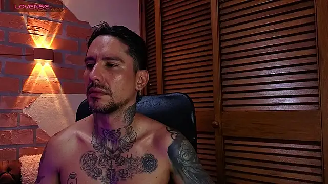 Snapshot of Dylanstonne chatting on November 27, 2025, 9:04 pm Dylanstonne online show from November 27, 2025, 9:04 pm