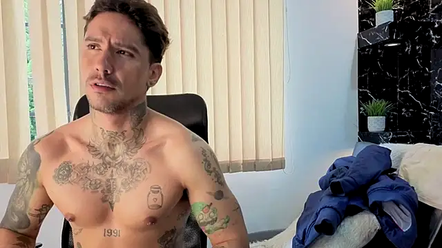 Snapshot of Dylanstonne chatting on December 15, 2025, 6:03 pm Dylanstonne online show from December 15, 2025, 6:03 pm