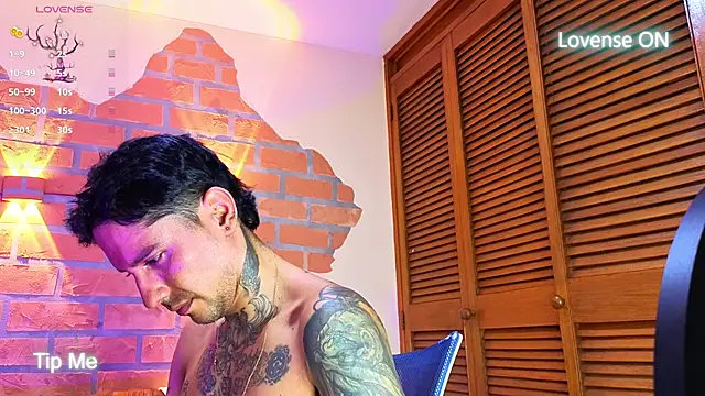 Snapshot of Dylanstonne chatting on November 6, 2025, 8:13 pm Dylanstonne online show from November 6, 2025, 8:13 pm