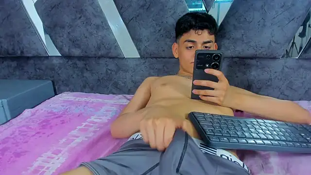 Yef Thin online show from April 18, 2026, 3:53 am