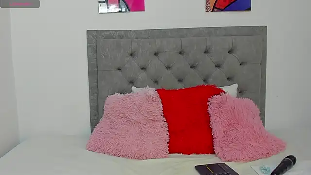 nahomy rosse 11 online show from December 10, 2024, 11:40 pm