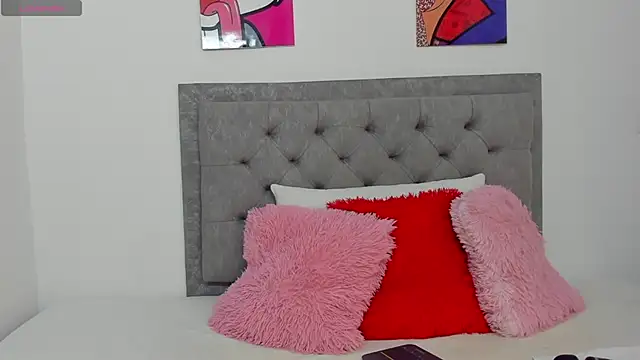 nahomy rosse 11 online show from December 15, 2024, 5:31 pm