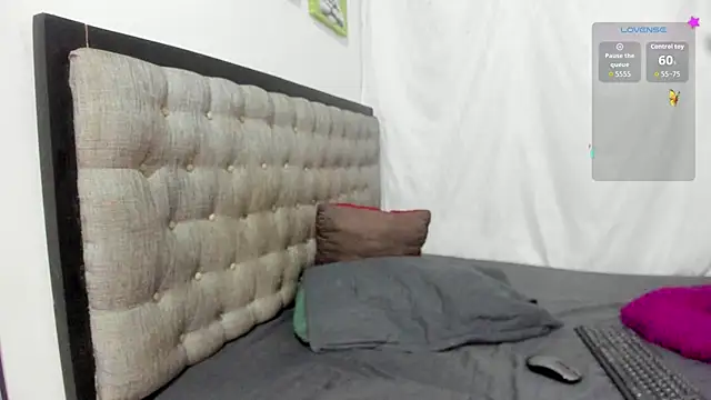 emi henao online show from November 11, 2025, 12:22 pm