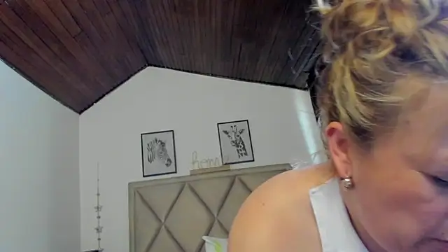 MonyCassius online show from April 18, 2026, 7:07 pm