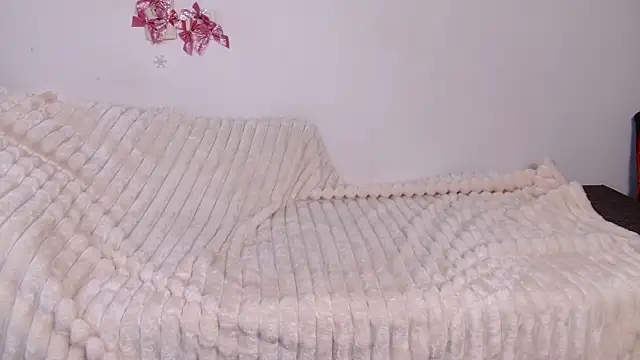 bellaa love  online show from March 3, 2026, 12:06 am